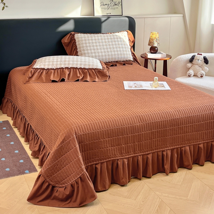 91家纺网 家纺一手货源 找家纺 梦可莱家居 2026春夏新品法式复古大花边清新复古卡通系列床盖四件套 田心格