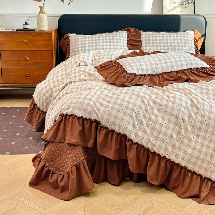 91家纺网 家纺一手货源 找家纺 梦可莱家居 2026春夏新品法式复古大花边清新复古卡通系列床盖四件套 田心格