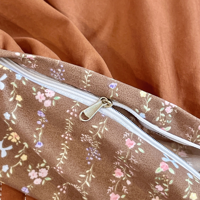 91家纺网 家纺一手货源 找家纺 梦可莱家居 2026春夏新品法式复古大花边清新复古卡通系列床盖四件套 田园牧歌