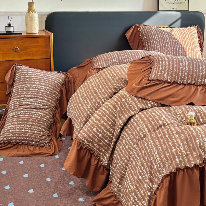 91家纺网 家纺一手货源 找家纺 梦可莱家居 2026春夏新品法式复古大花边清新复古卡通系列床盖四件套 田园牧歌