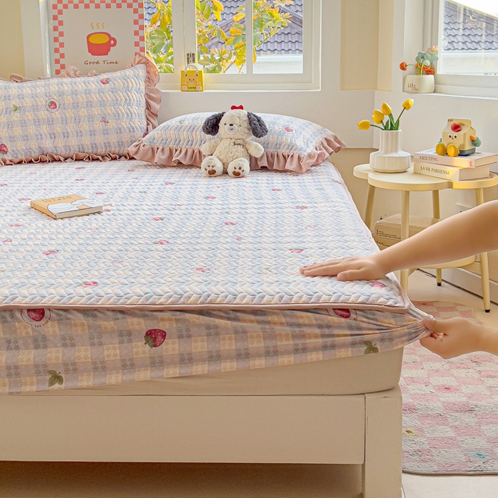 纽缦家纺 2026春夏新款云朵提花双层纱夹棉绗缝单床笠 床笠单件 有草莓的地方