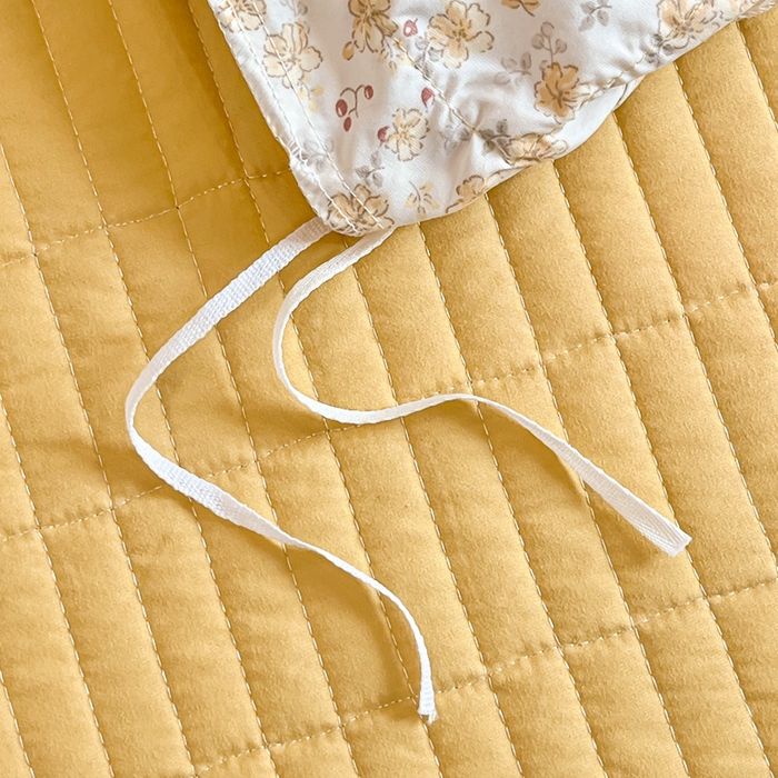 91家纺网 家纺一手货源 找家纺 梦可莱家居 2026春夏新品法式复古大花边清新复古卡通系列床盖四件套 小黄花儿