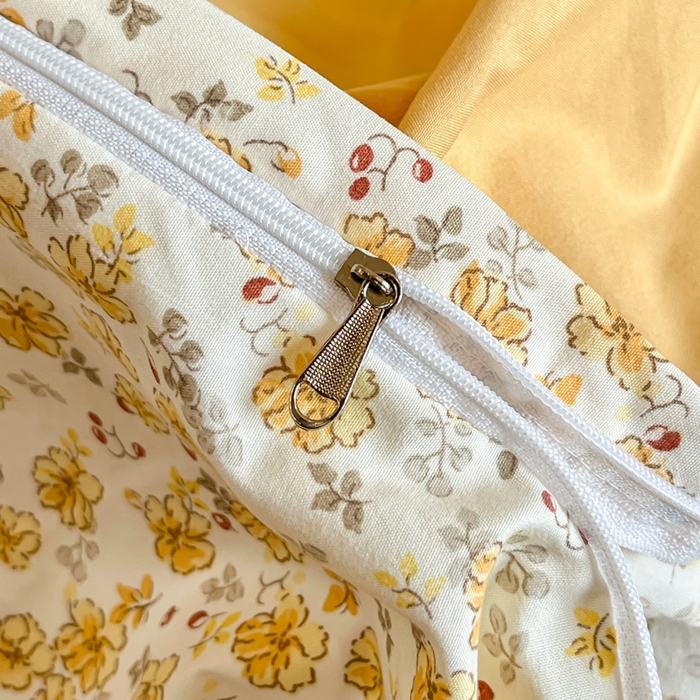 91家纺网 家纺一手货源 找家纺 梦可莱家居 2026春夏新品法式复古大花边清新复古卡通系列床盖四件套 小黄花儿