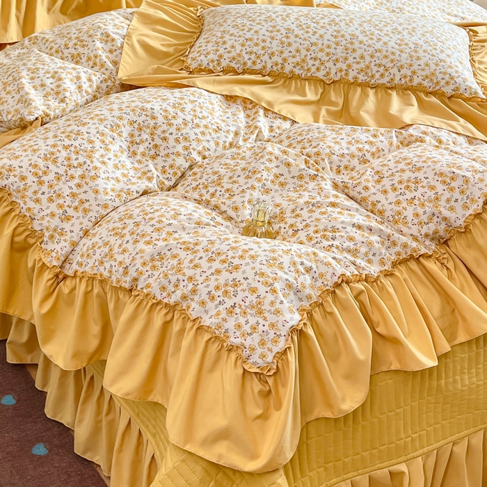 91家纺网 家纺一手货源 找家纺 梦可莱家居 2026春夏新品法式复古大花边清新复古卡通系列床盖四件套 小黄花儿