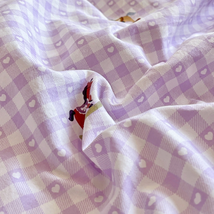 91家纺网 家纺一手货源 找家纺 梦可莱家居 2026春夏新品法式复古大花边清新复古卡通系列床盖四件套 小木马