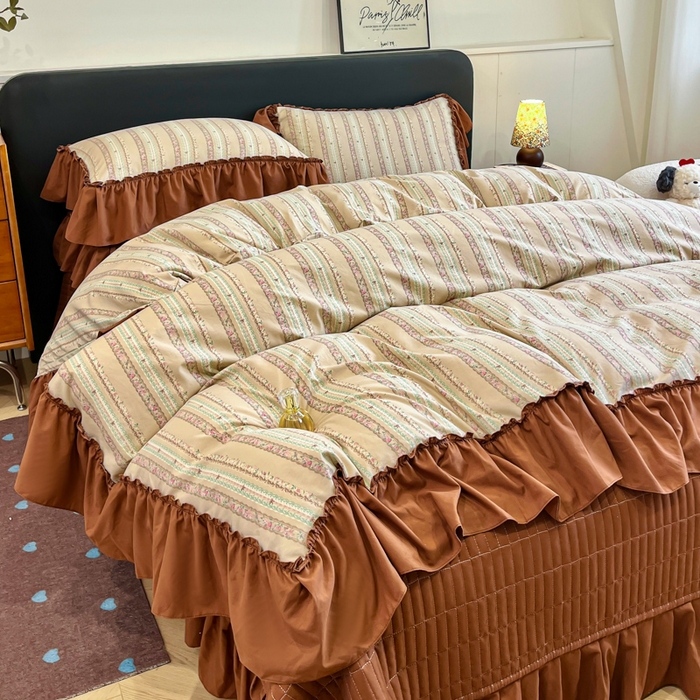 91家纺网 家纺一手货源 找家纺 梦可莱家居 2026春夏新品法式复古大花边清新复古卡通系列床盖四件套 幸福美满