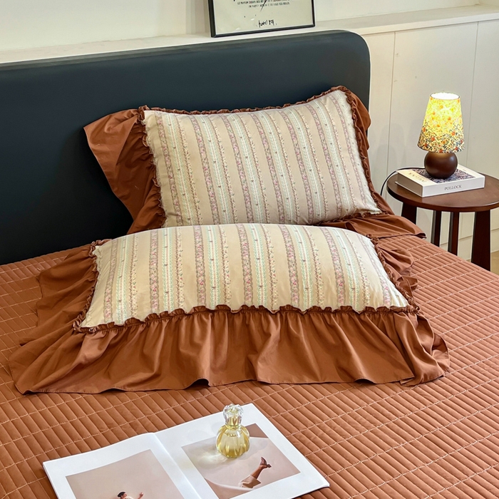 91家纺网 家纺一手货源 找家纺 梦可莱家居 2026春夏新品法式复古大花边清新复古卡通系列床盖四件套 幸福美满