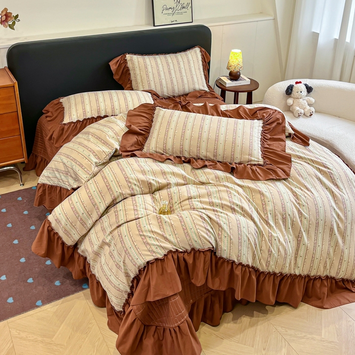 91家纺网 家纺一手货源 找家纺 梦可莱家居 2026春夏新品法式复古大花边清新复古卡通系列床盖四件套 幸福美满