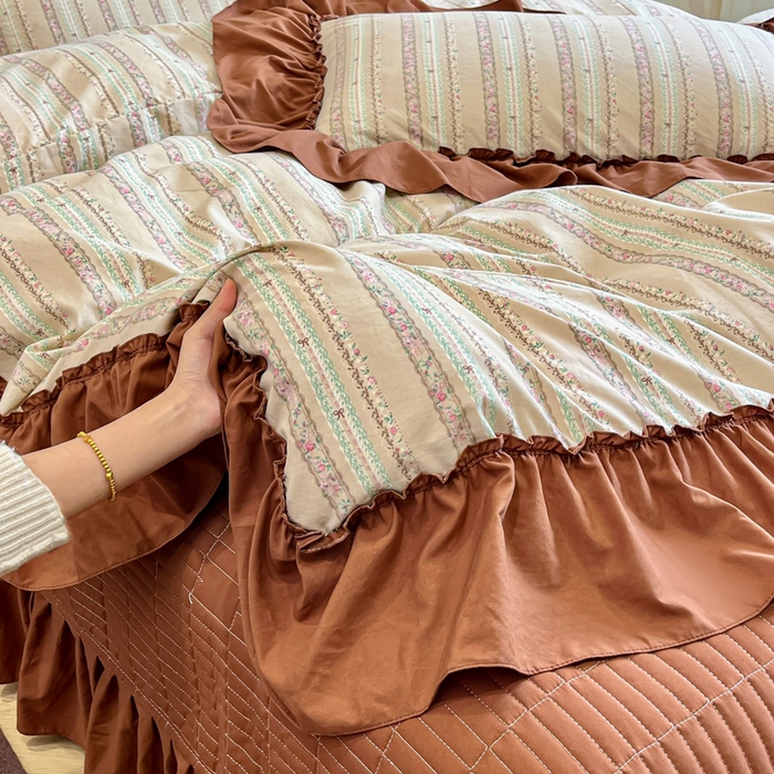 91家纺网 家纺一手货源 找家纺 梦可莱家居 2026春夏新品法式复古大花边清新复古卡通系列床盖四件套 幸福美满