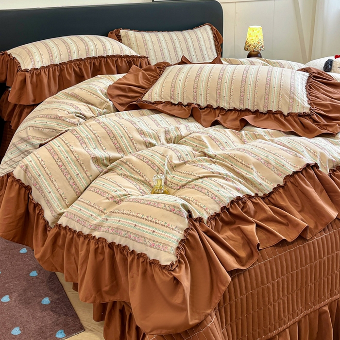 91家纺网 家纺一手货源 找家纺 梦可莱家居 2026春夏新品法式复古大花边清新复古卡通系列床盖四件套 幸福美满