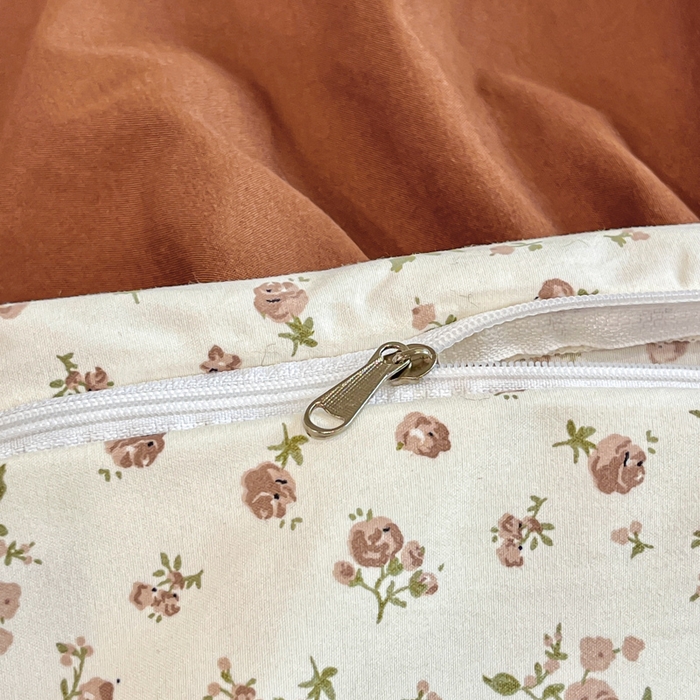 91家纺网 家纺一手货源 找家纺 梦可莱家居 2026春夏新品法式复古大花边清新复古卡通系列床盖四件套 幸运花