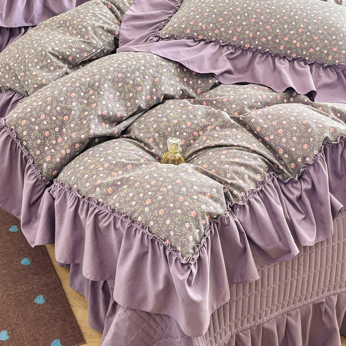 91家纺网 家纺一手货源 找家纺 梦可莱家居 2026春夏新品法式复古大花边清新复古卡通系列床盖四件套 紫苏