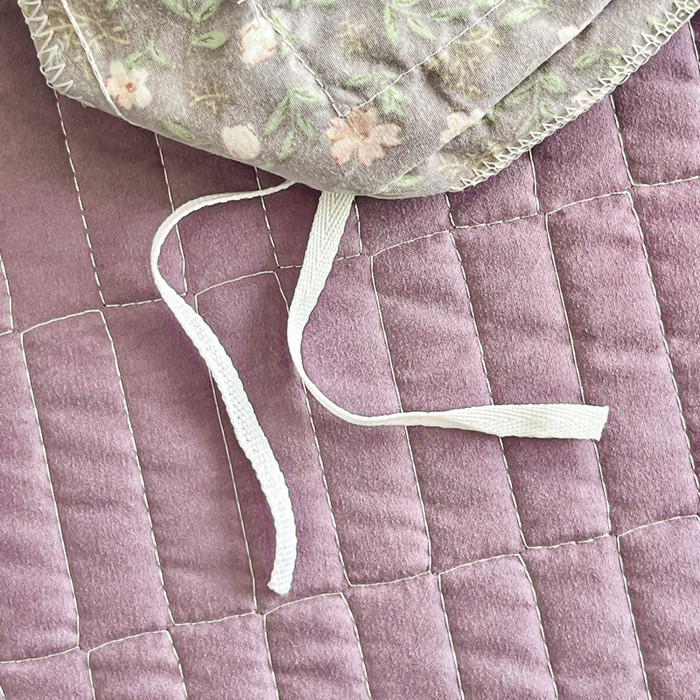 91家纺网 家纺一手货源 找家纺 梦可莱家居 2026春夏新品法式复古大花边清新复古卡通系列床盖四件套 紫苏