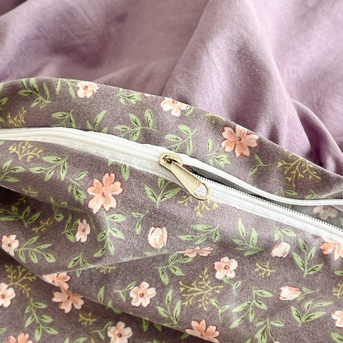 91家纺网 家纺一手货源 找家纺 梦可莱家居 2026春夏新品法式复古大花边清新复古卡通系列床盖四件套 紫苏