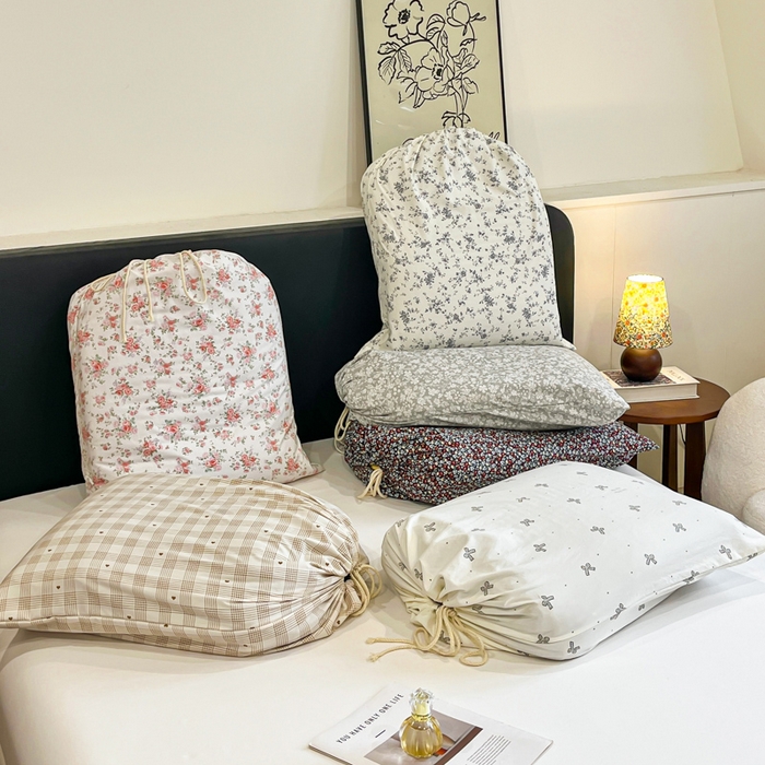 91家纺网 家纺一手货源 找家纺 梦可莱家居 2026春夏新品法式复古大花边清新复古卡通系列床盖四件套 组合图