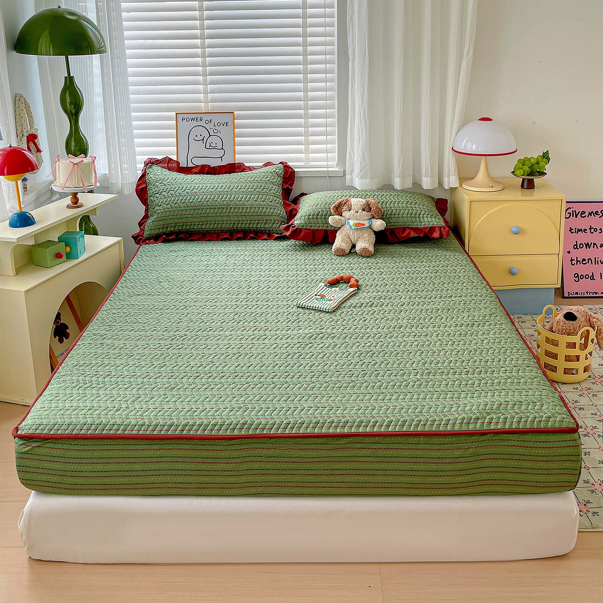 91家纺网 家纺一手货源 找家纺 纽缦家纺 2026春夏新款云朵提花双层纱夹棉绗缝单床笠 床笠单件 六子棋绿