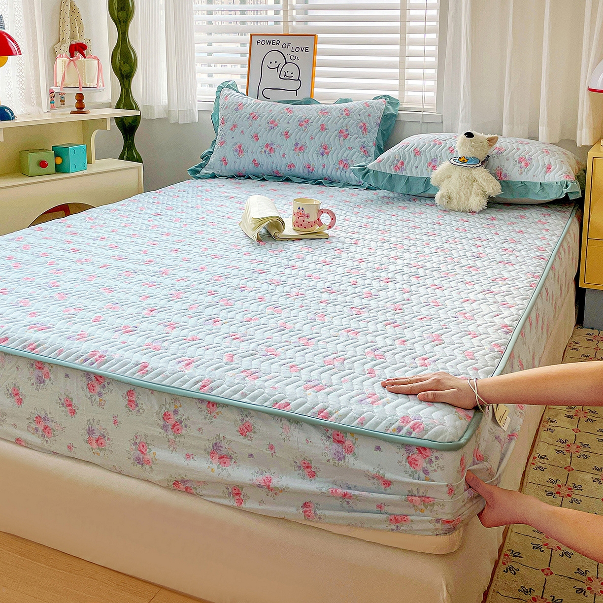 91家纺网 家纺一手货源 找家纺 纽缦家纺 2026春夏新款云朵提花双层纱夹棉绗缝单床笠 床笠单件 清风与雾蓝