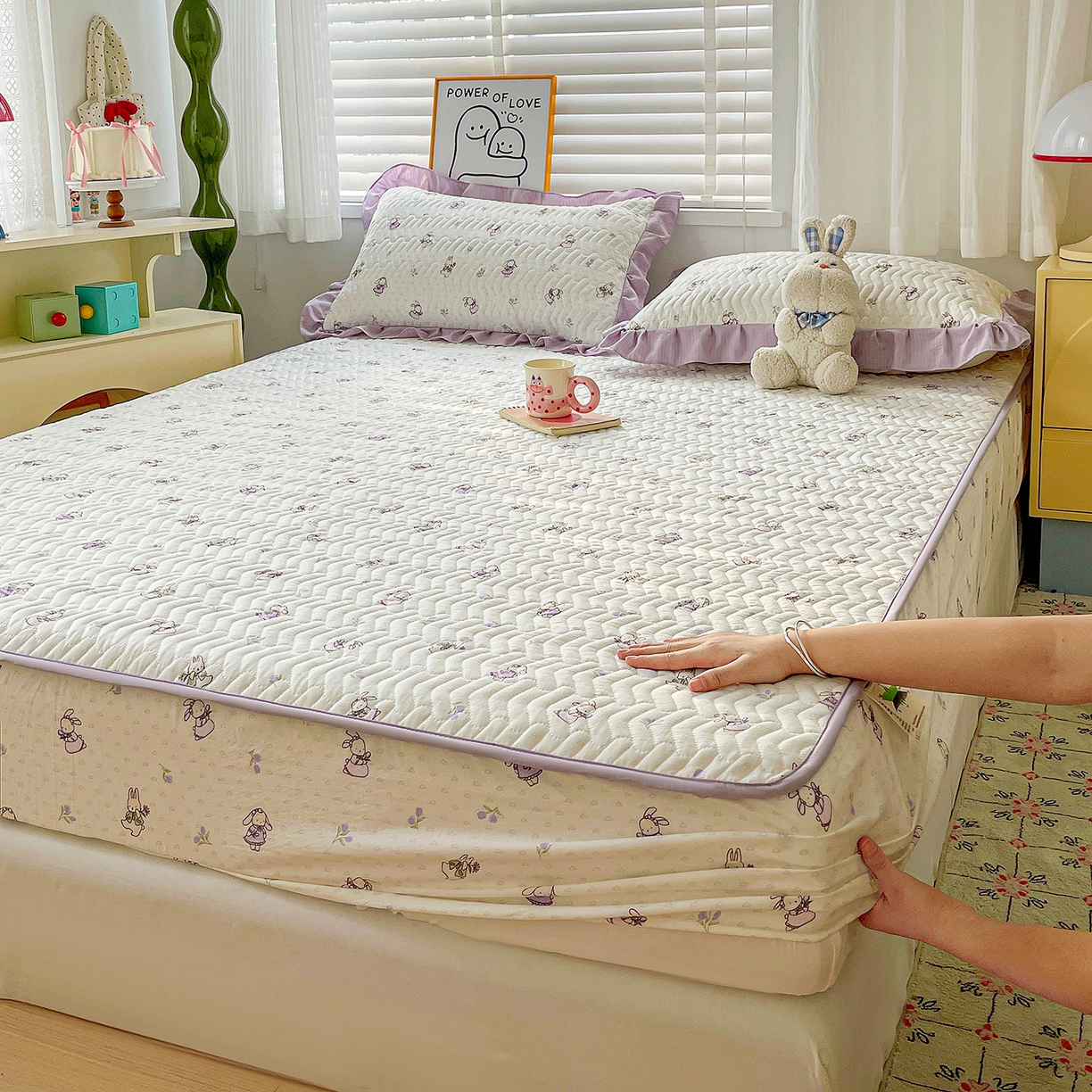 91家纺网 家纺一手货源 找家纺 纽缦家纺 2026春夏新款云朵提花双层纱夹棉绗缝单床笠 床笠单件 裙子小兔