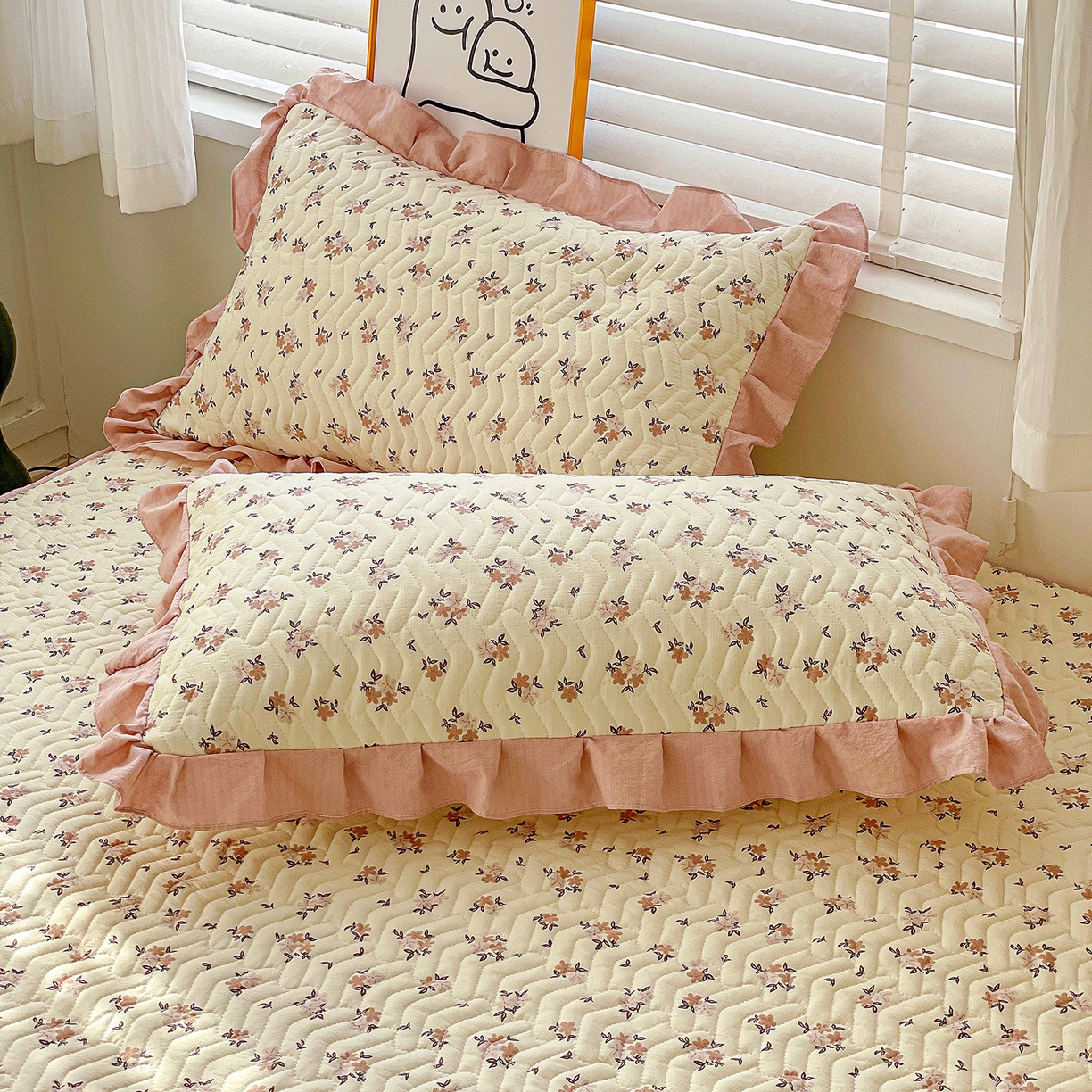 91家纺网 家纺一手货源 找家纺 纽缦家纺 2026春夏新款云朵提花双层纱夹棉绗缝单床笠 床笠单件 苏瑾