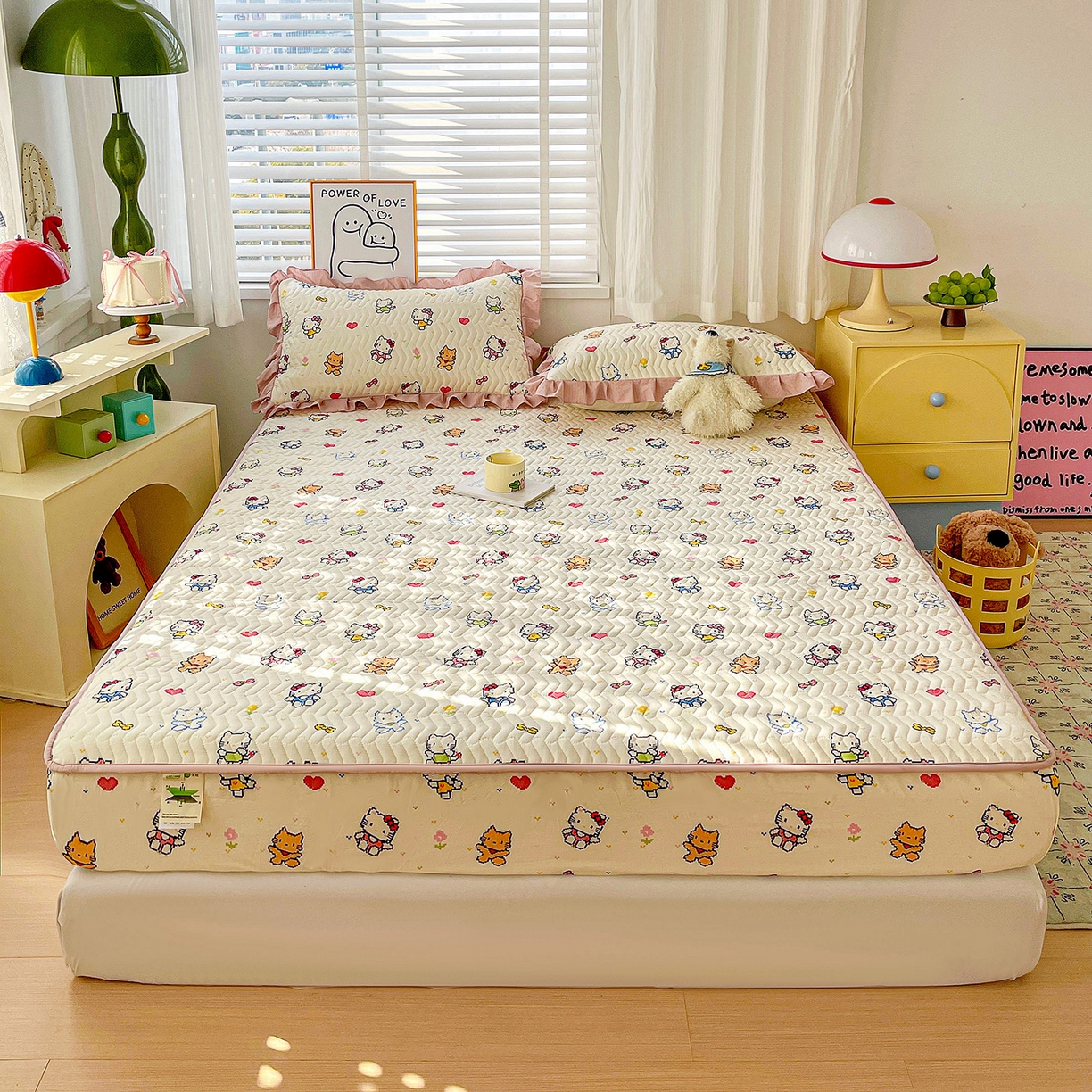 91家纺网 家纺一手货源 找家纺 纽缦家纺 2026春夏新款云朵提花双层纱夹棉绗缝单床笠 床笠单件 像素小猫