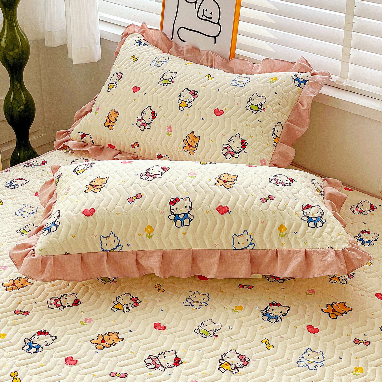 91家纺网 家纺一手货源 找家纺 纽缦家纺 2026春夏新款云朵提花双层纱夹棉绗缝单床笠 床笠单件 像素小猫