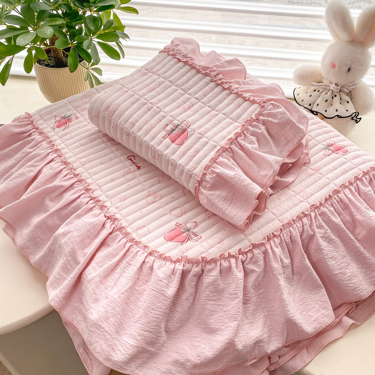 91家纺网 家纺一手货源 找家纺 （总）眠势力 2026新款双层纱加厚夹棉云感皱皱纱大花边床单床盖三件套四季通用