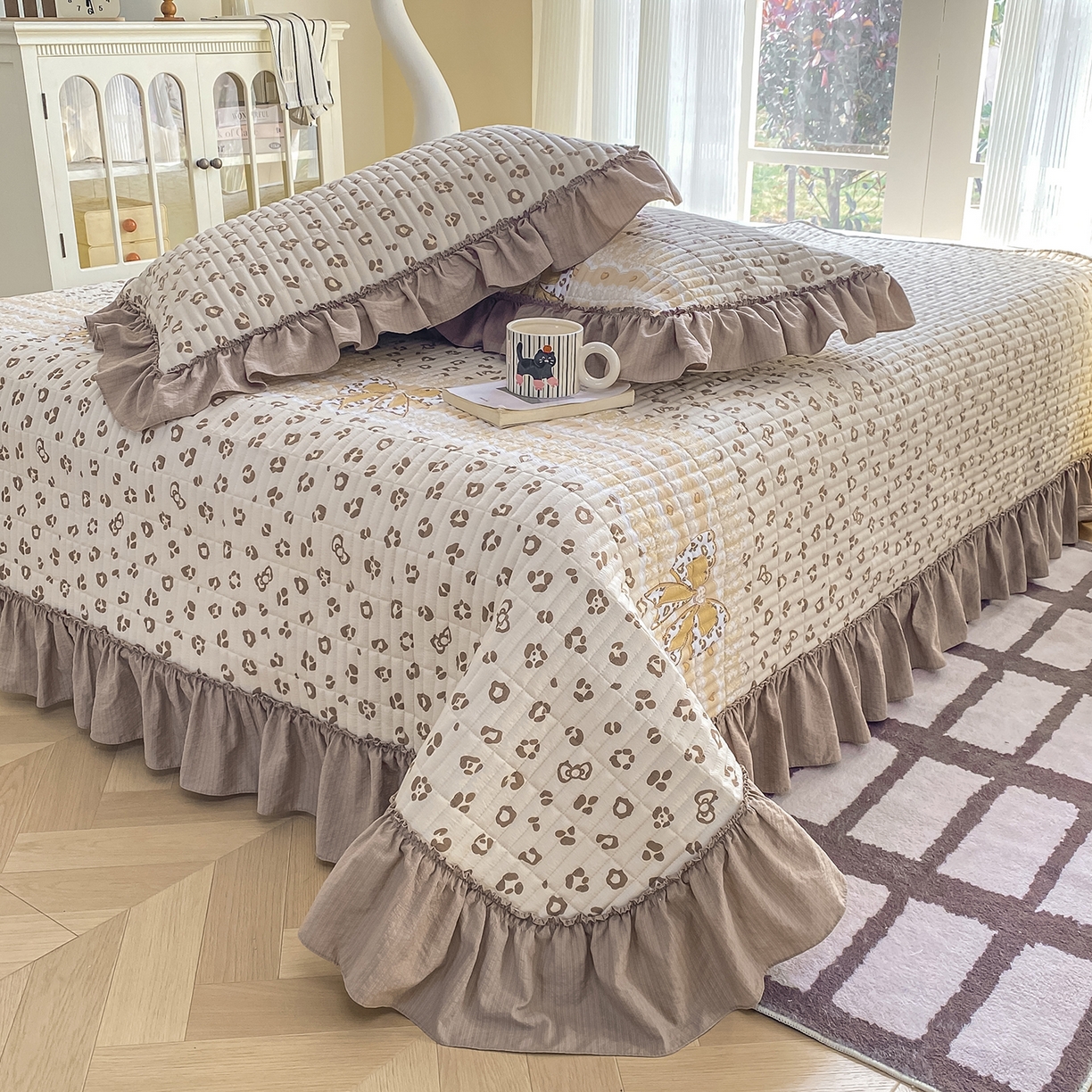 91家纺网 家纺一手货源 找家纺 眠势力 2026新款双层纱加厚夹棉云感皱皱纱大花边床单床盖三件套四季通用 金蝶逐影【皱皱纱花边床盖】