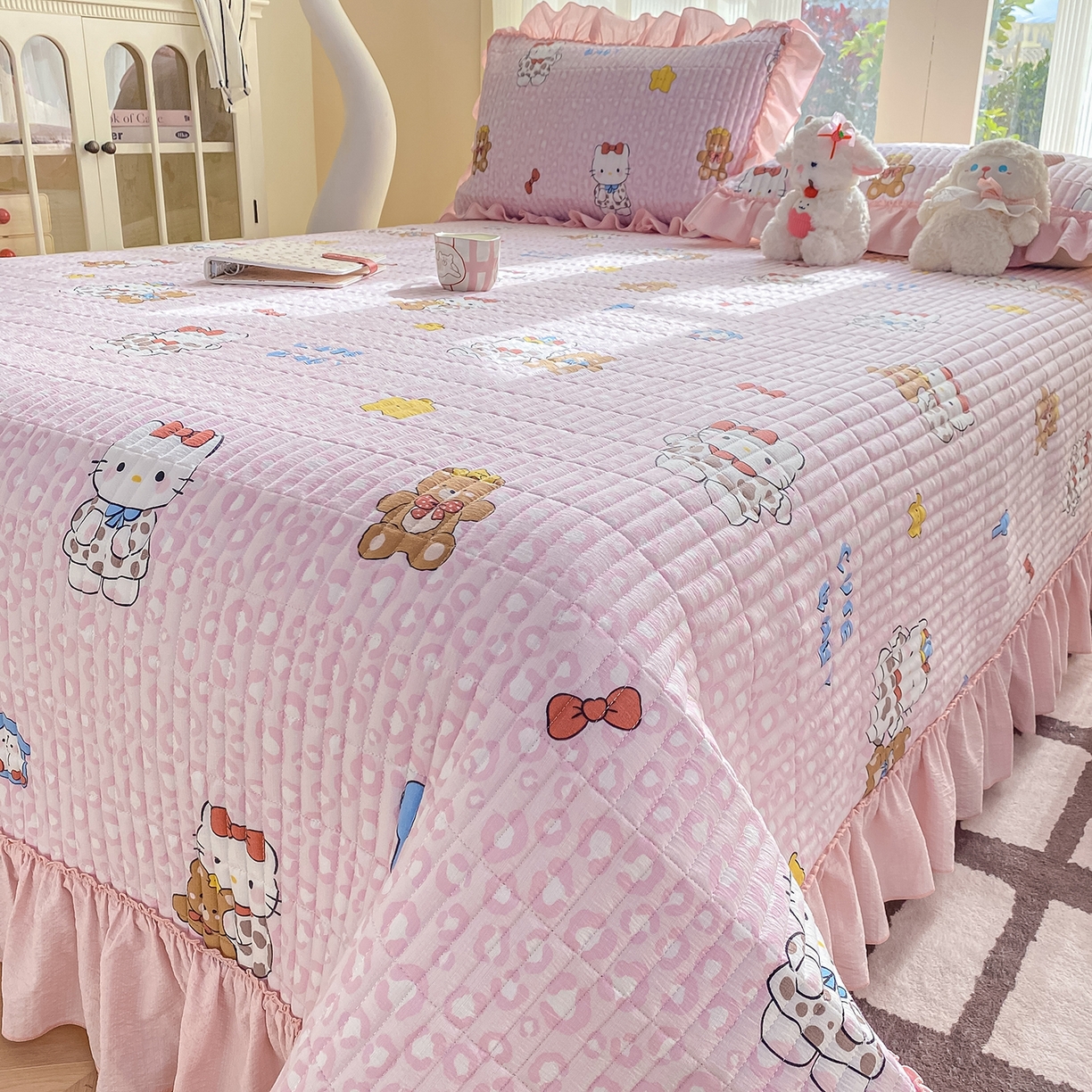 91家纺网 家纺一手货源 找家纺 眠势力 2026新款双层纱加厚夹棉云感皱皱纱大花边床单床盖三件套四季通用 哈喽猫咪【皱皱纱花边床盖】