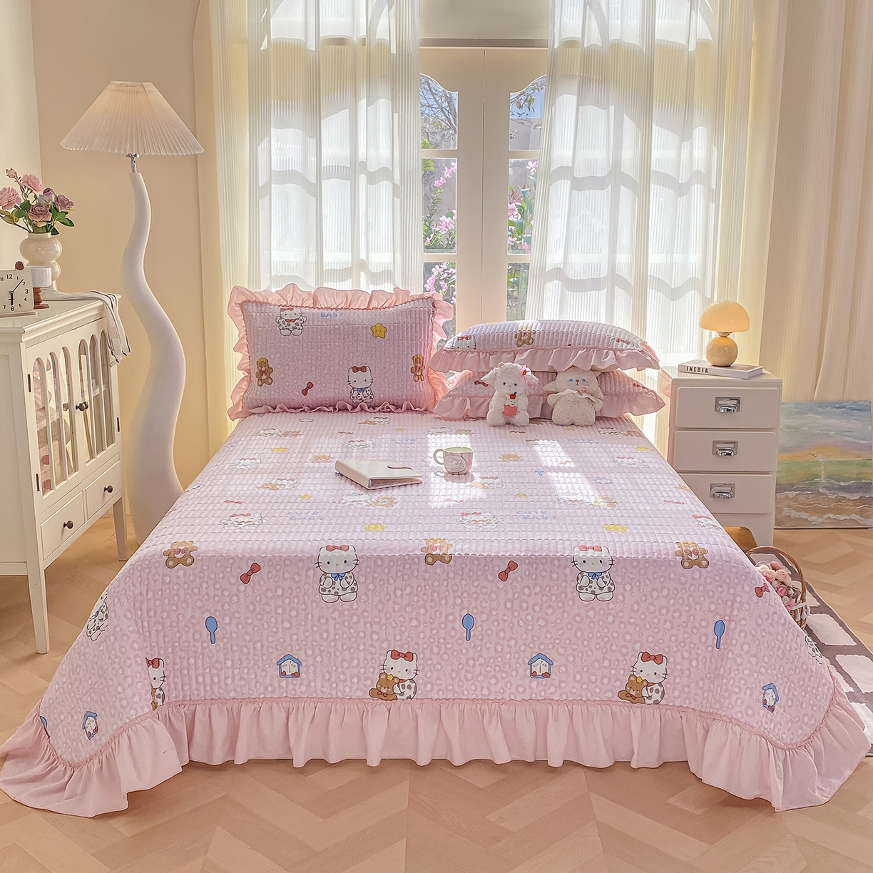 91家纺网 家纺一手货源 找家纺 眠势力 2026新款双层纱加厚夹棉云感皱皱纱大花边床单床盖三件套四季通用 哈喽猫咪【皱皱纱花边床盖】