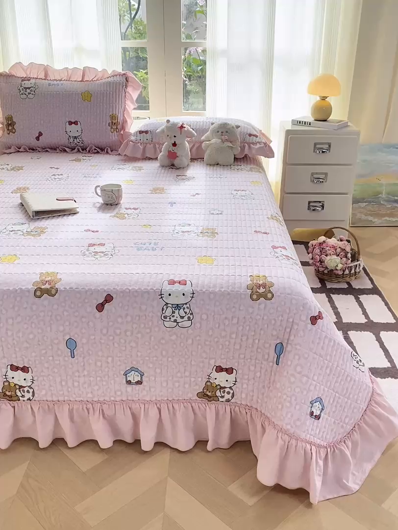 91家纺网 家纺一手货源 找家纺 眠势力 2026新款双层纱加厚夹棉云感皱皱纱大花边床单床盖三件套四季通用 哈喽猫咪【皱皱纱花边床盖】