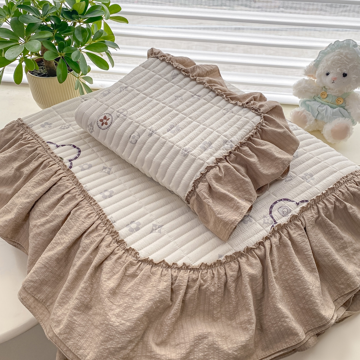 91家纺网 家纺一手货源 找家纺 眠势力 2026新款双层纱加厚夹棉云感皱皱纱大花边床单床盖三件套四季通用 向云端【皱皱纱花边床盖】