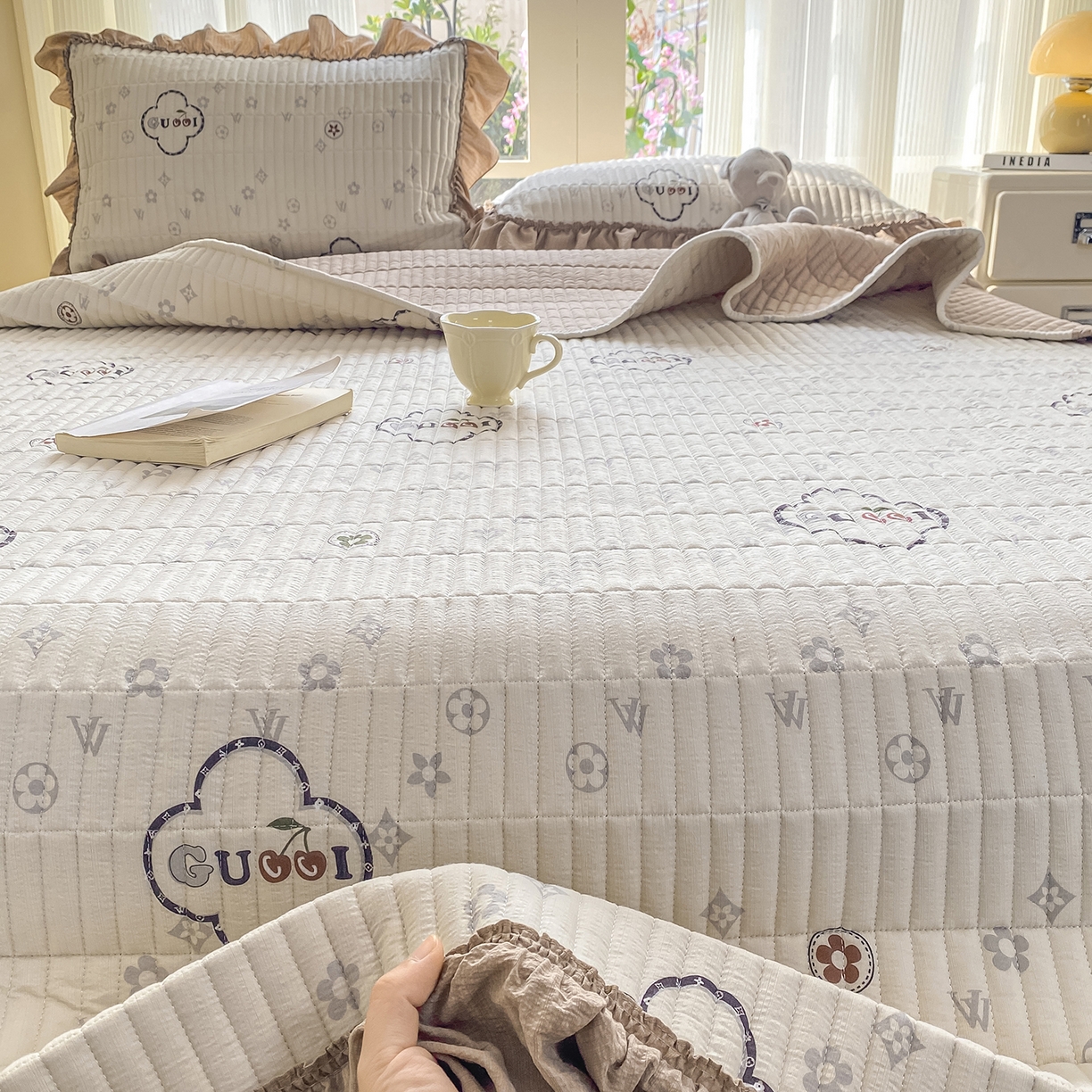 91家纺网 家纺一手货源 找家纺 眠势力 2026新款双层纱加厚夹棉云感皱皱纱大花边床单床盖三件套四季通用 向云端【皱皱纱花边床盖】