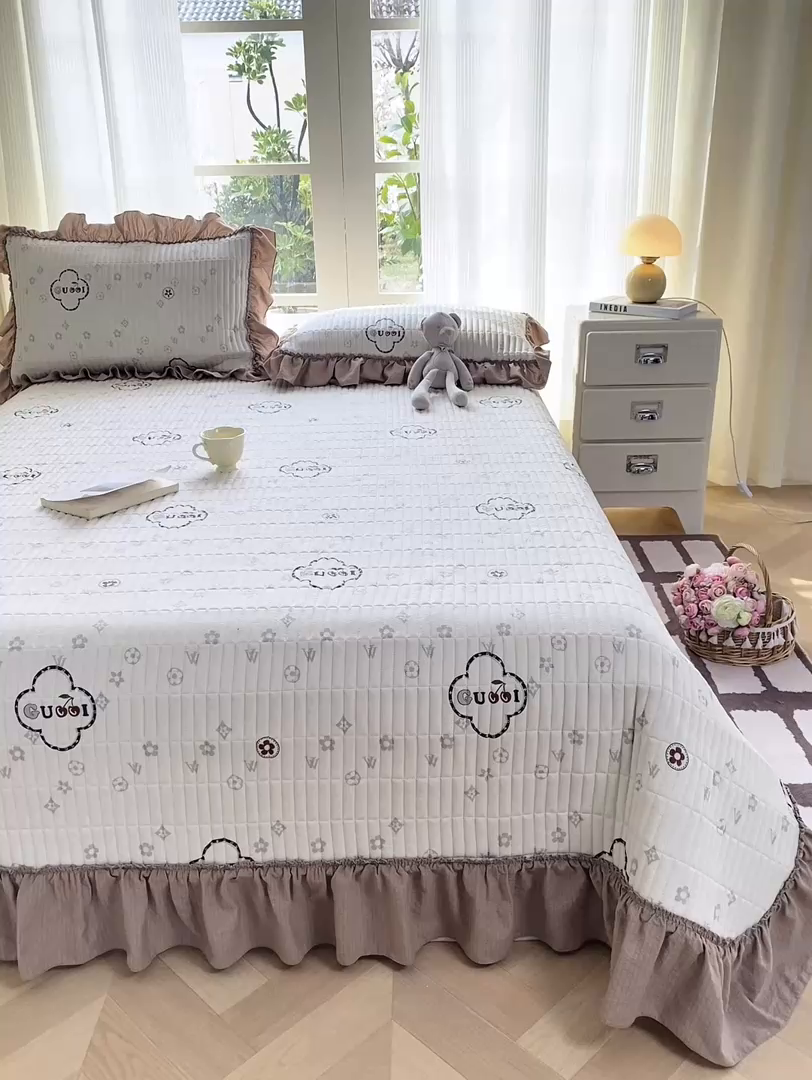 91家纺网 家纺一手货源 找家纺 眠势力 2026新款双层纱加厚夹棉云感皱皱纱大花边床单床盖三件套四季通用 向云端【皱皱纱花边床盖】