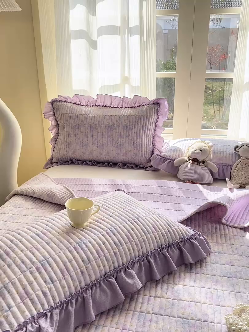 91家纺网 家纺一手货源 找家纺 眠势力 2026新款双层纱加厚夹棉云感皱皱纱大花边床单床盖三件套四季通用 紫雾花汀【皱皱纱花边床盖】