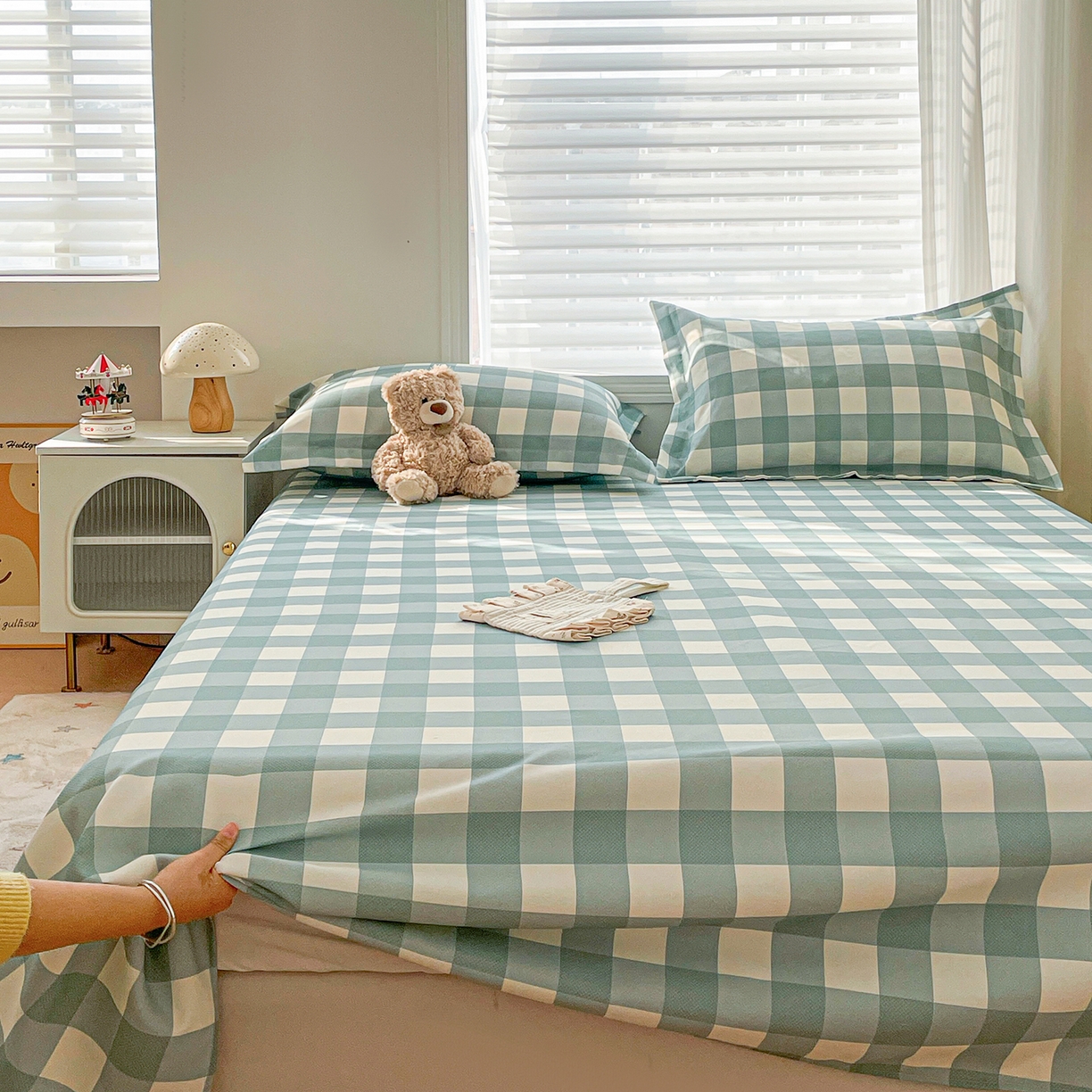 91家纺网 家纺一手货源 找家纺 纽缦家纺 2026新款舒适透气细沙卡通印花老粗布床单凉席席子 格子世界-绿