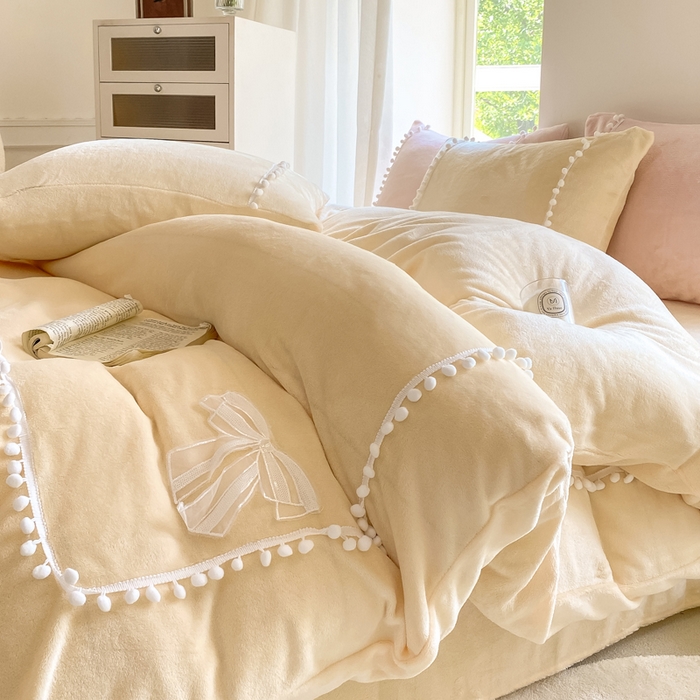 七七家纺 2026新款亲肤舒适小毛球牛奶绒四件套 鹅黄