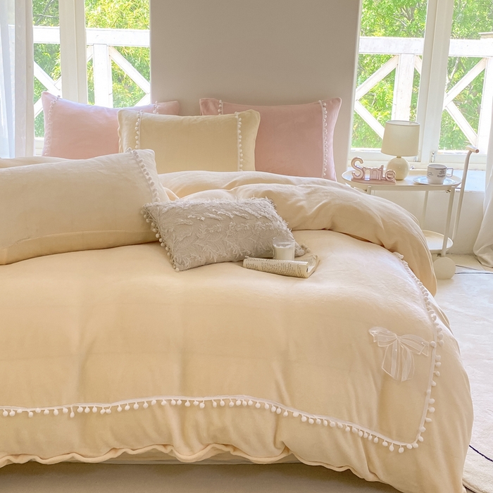 91家纺网 家纺一手货源 找家纺 七七家纺 2026新款亲肤舒适小毛球牛奶绒四件套 鹅黄