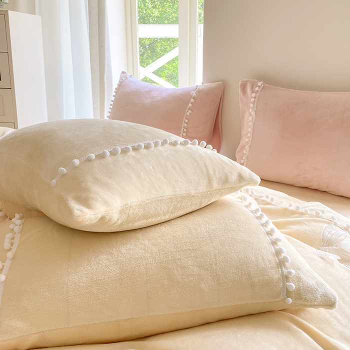 91家纺网 家纺一手货源 找家纺 七七家纺 2026新款亲肤舒适小毛球牛奶绒四件套 鹅黄