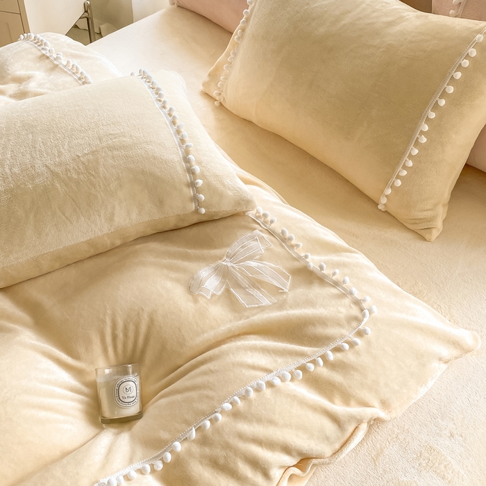 91家纺网 家纺一手货源 找家纺 七七家纺 2026新款亲肤舒适小毛球牛奶绒四件套 鹅黄