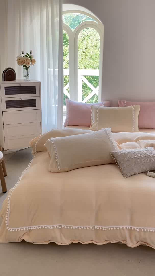 91家纺网 家纺一手货源 找家纺 七七家纺 2026新款亲肤舒适小毛球牛奶绒四件套 鹅黄