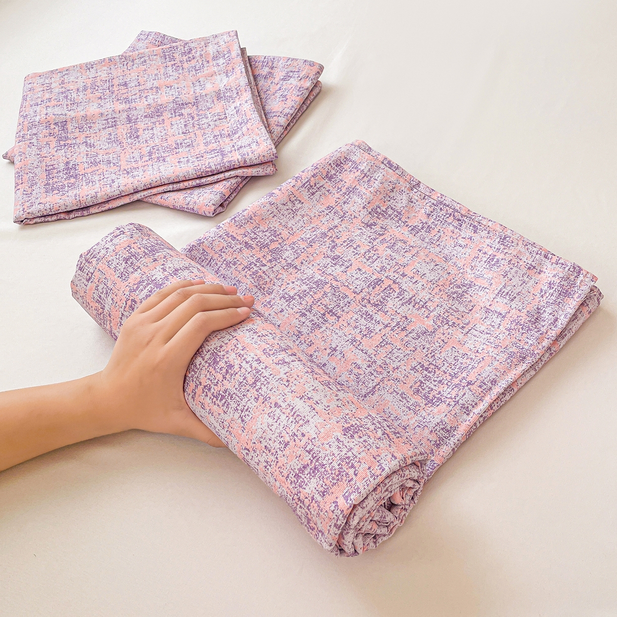 91家纺网 家纺一手货源 找家纺 纽缦家纺 2026新款舒适透气细沙卡通印花老粗布床单凉席席子 洛文-紫