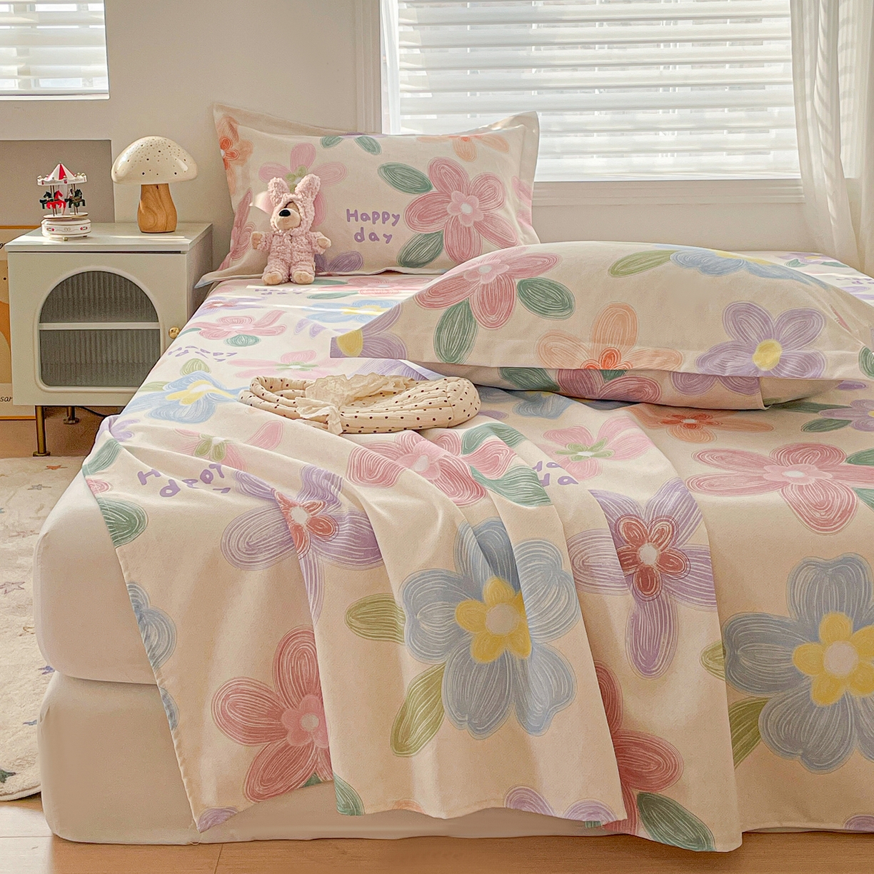 91家纺网 家纺一手货源 找家纺 纽缦家纺 2026新款舒适透气细沙卡通印花老粗布床单凉席席子 迷彩花瓣-米