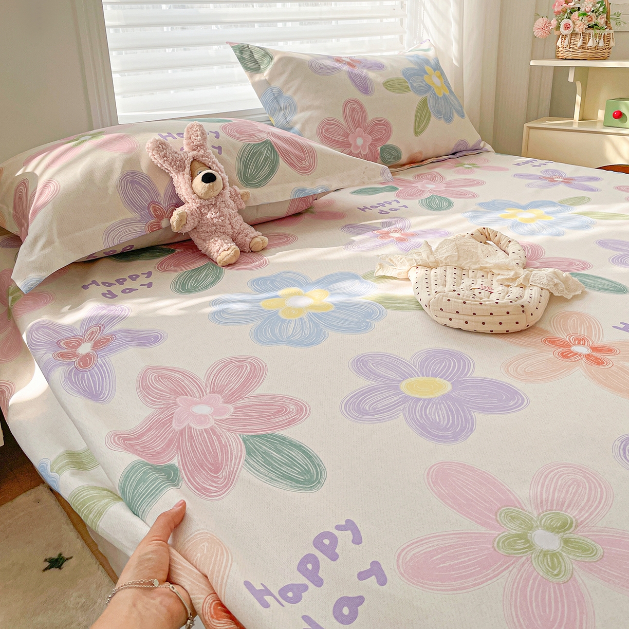 91家纺网 家纺一手货源 找家纺 纽缦家纺 2026新款舒适透气细沙卡通印花老粗布床单凉席席子 迷彩花瓣-米