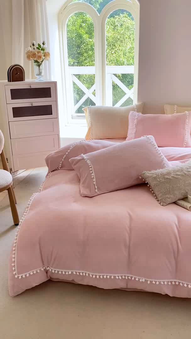 91家纺网 家纺一手货源 找家纺 七七家纺 2026新款亲肤舒适小毛球牛奶绒四件套 粉玉