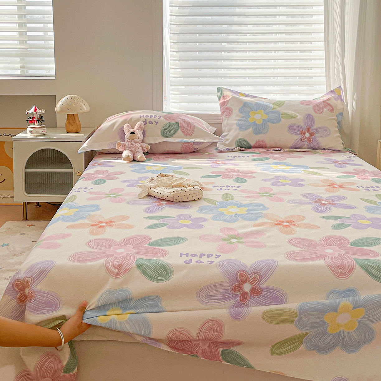 91家纺网 家纺一手货源 找家纺 纽缦家纺 2026新款舒适透气细沙卡通印花老粗布床单凉席席子 迷彩花瓣-米