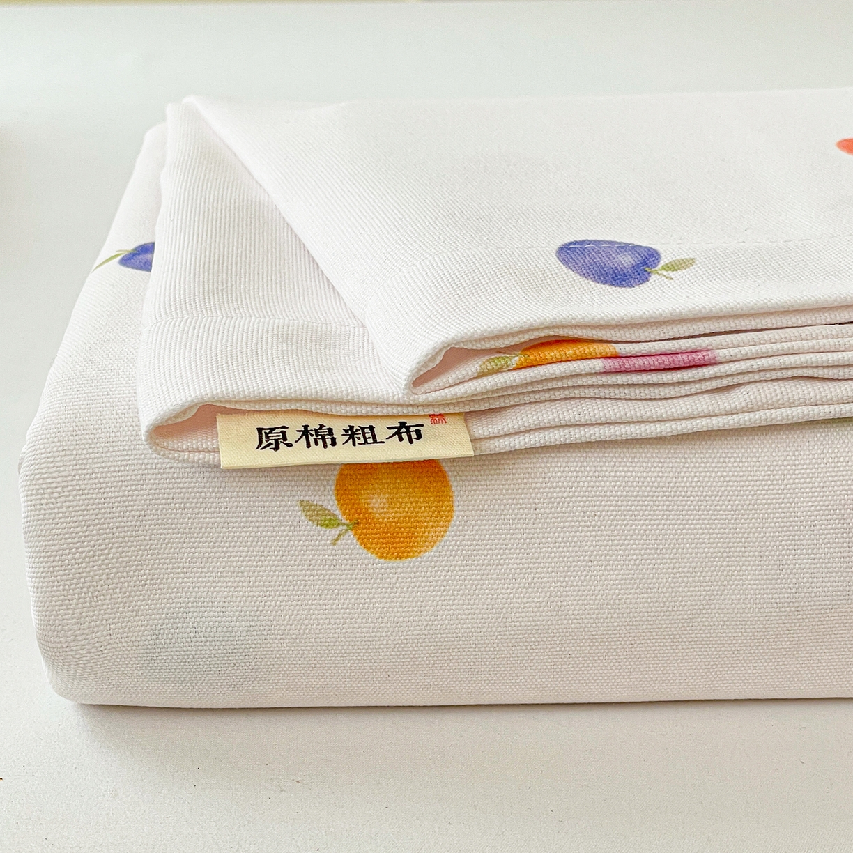 91家纺网 家纺一手货源 找家纺 纽缦家纺 2026新款舒适透气细沙卡通印花老粗布床单凉席席子 七彩苹果-米