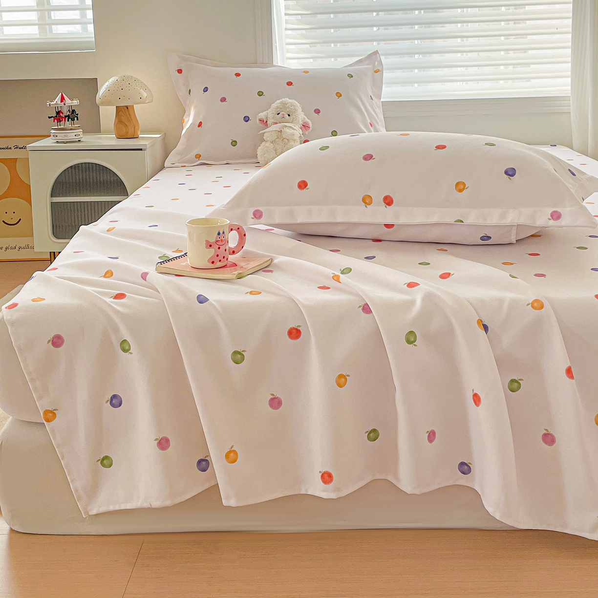 91家纺网 家纺一手货源 找家纺 纽缦家纺 2026新款舒适透气细沙卡通印花老粗布床单凉席席子 七彩苹果-米