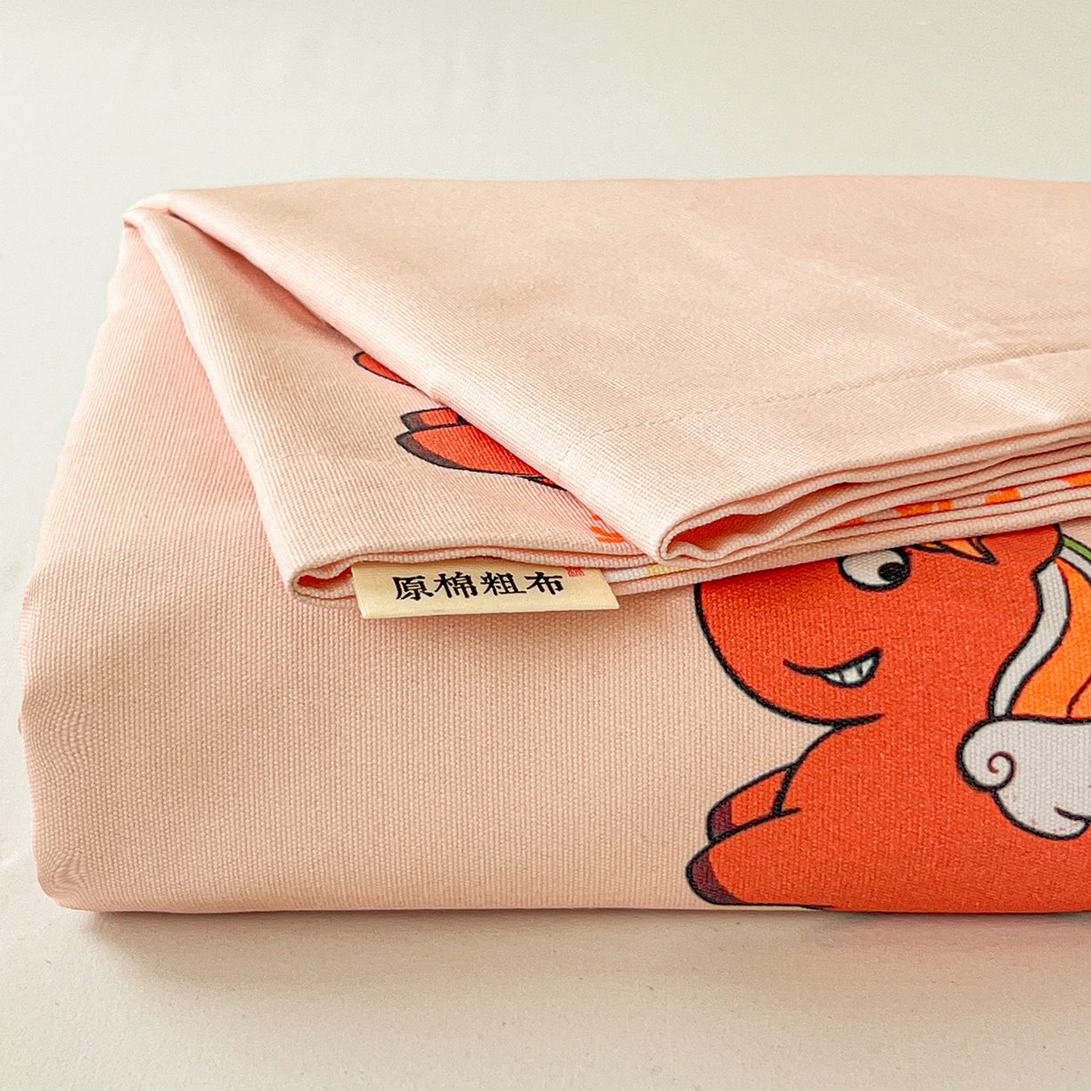 91家纺网 家纺一手货源 找家纺 纽缦家纺 2026新款舒适透气细沙卡通印花老粗布床单凉席席子 七彩小马-桔