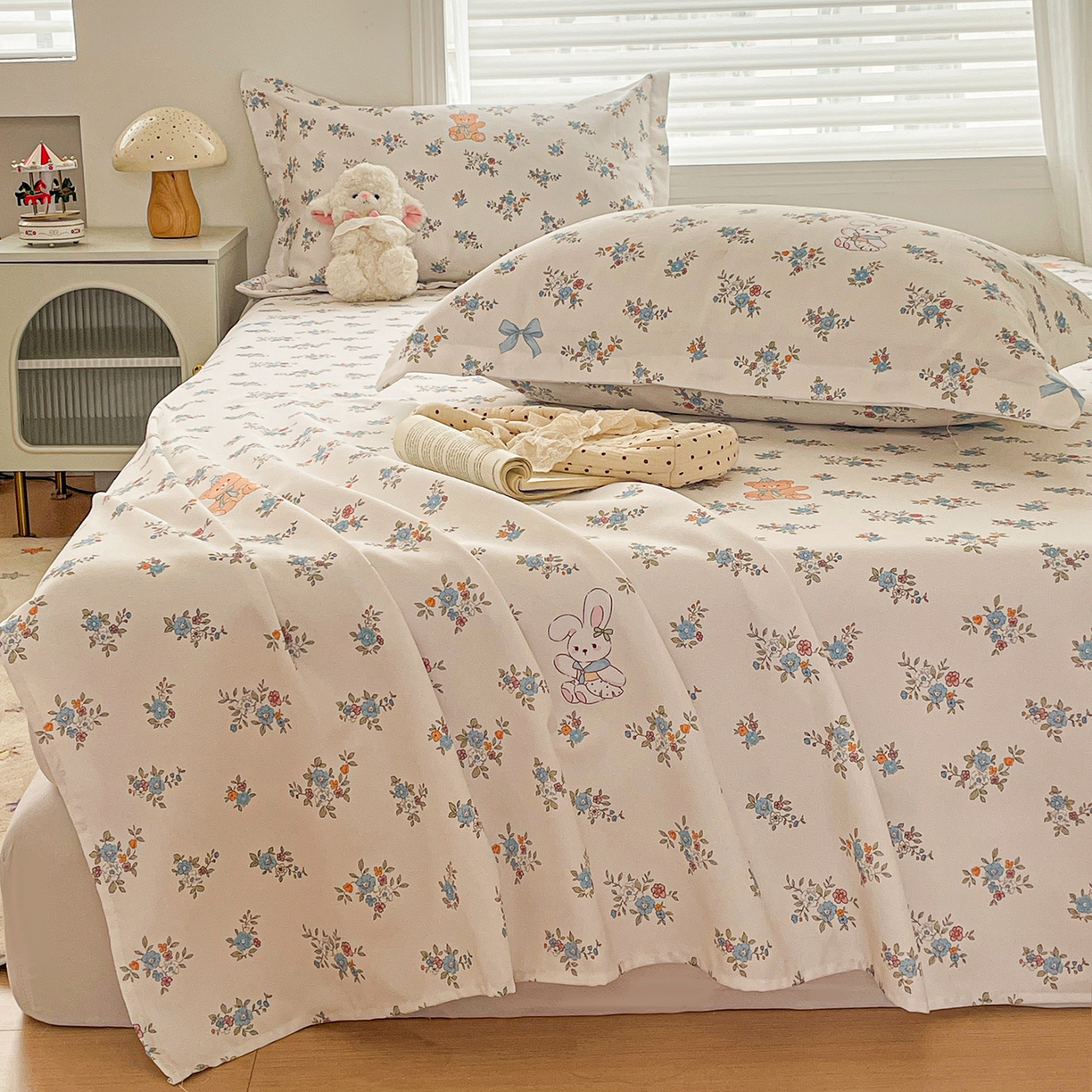 91家纺网 家纺一手货源 找家纺 纽缦家纺 2026新款舒适透气细沙卡通印花老粗布床单凉席席子 苏莉熊-米