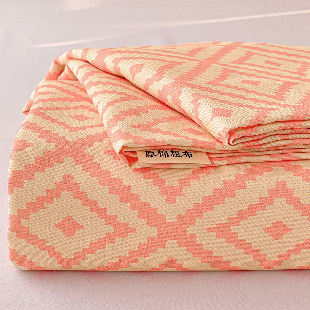 91家纺网 家纺一手货源 找家纺 纽缦家纺 2026新款舒适透气细沙卡通印花老粗布床单凉席席子 图文迷宫-黄